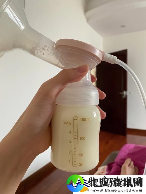一边下奶一边敷面膜