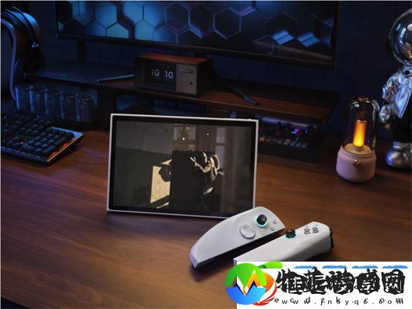 腾讯联合英特尔推出11英寸大屏游戏掌机