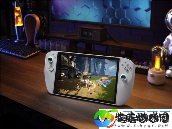 腾讯联合英特尔推出11英寸大屏游戏掌机