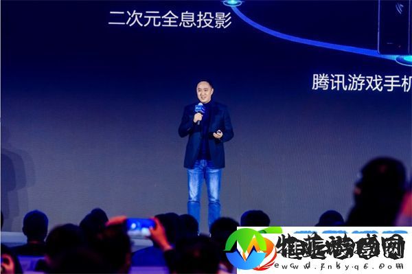 腾讯联合英特尔推出11英寸大屏游戏掌机